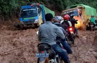 Jalan Berlumpur, sumber Tribun Jogja